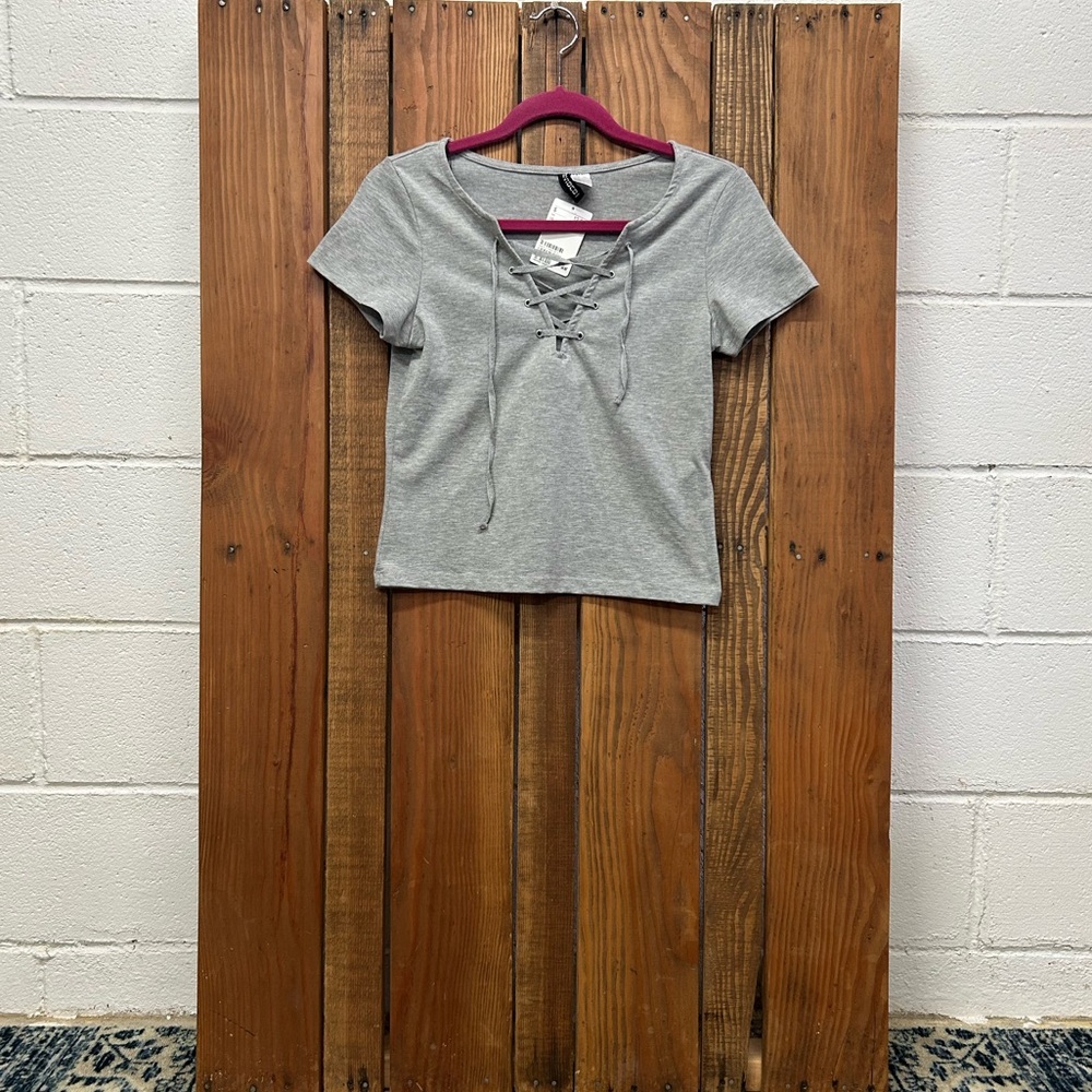 NWT H&M size medium gray lace up short sleeve shirt